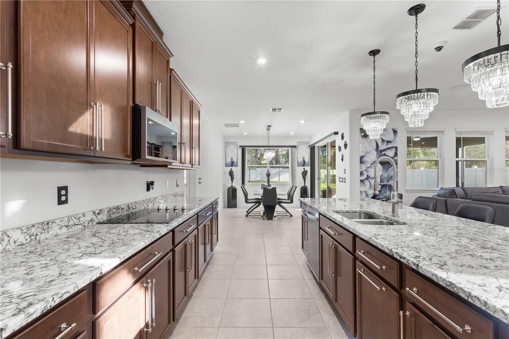 For Sale: $600,000 (4 beds, 3 baths, 3334 Square Feet)