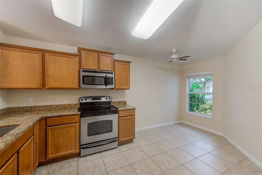 For Sale: $294,000 (3 beds, 2 baths, 1275 Square Feet)