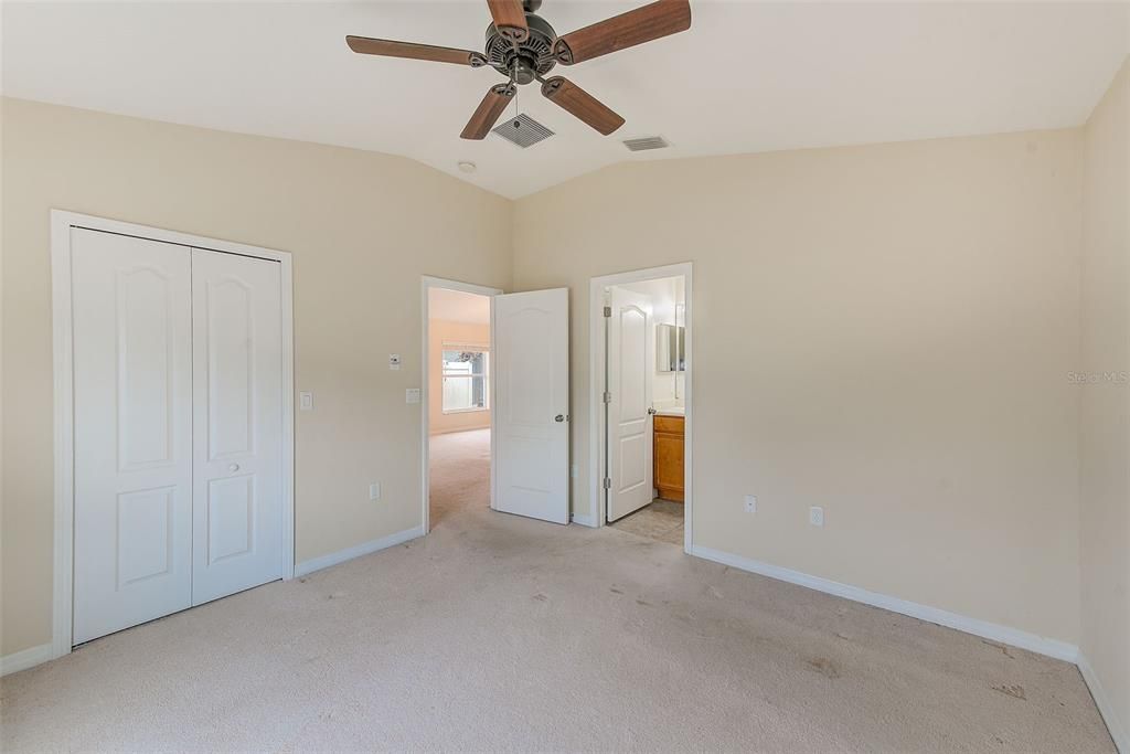 For Sale: $294,000 (3 beds, 2 baths, 1275 Square Feet)