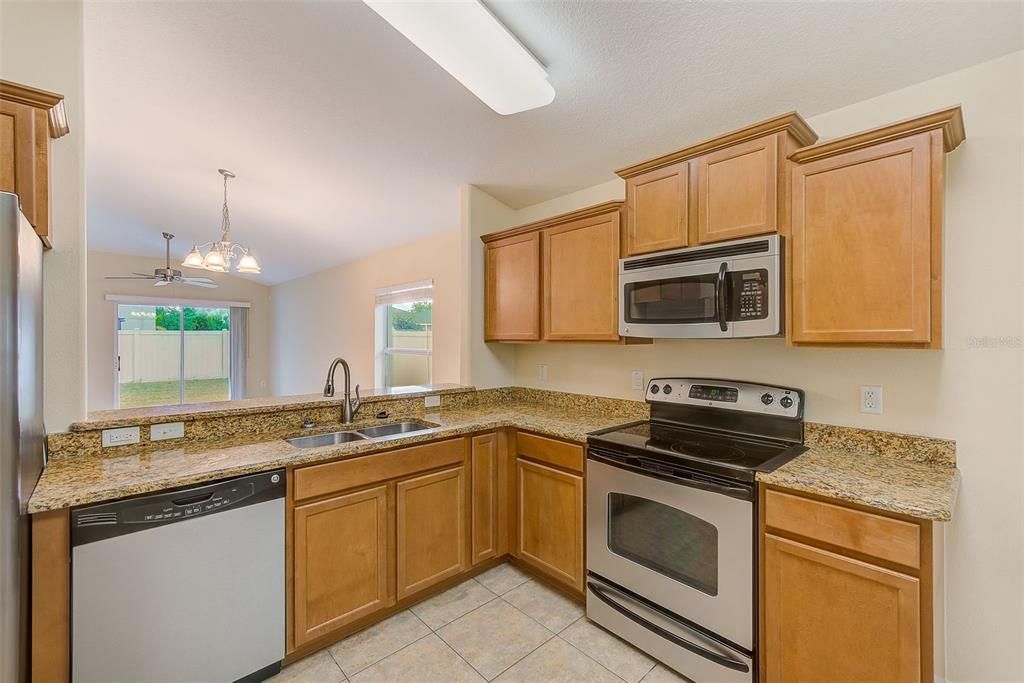 For Sale: $294,000 (3 beds, 2 baths, 1275 Square Feet)