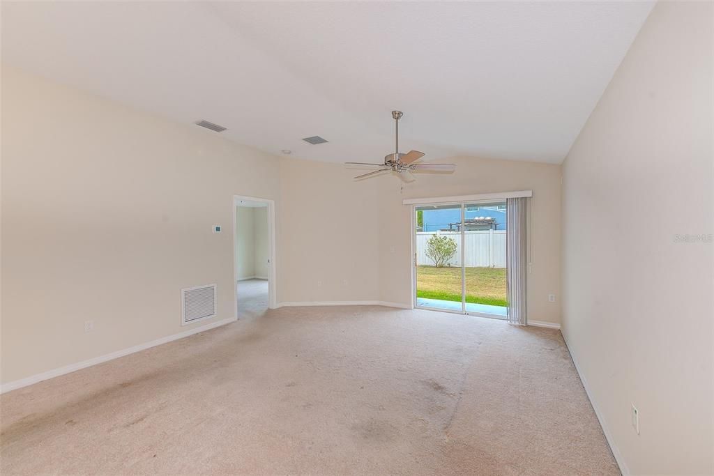 For Sale: $294,000 (3 beds, 2 baths, 1275 Square Feet)