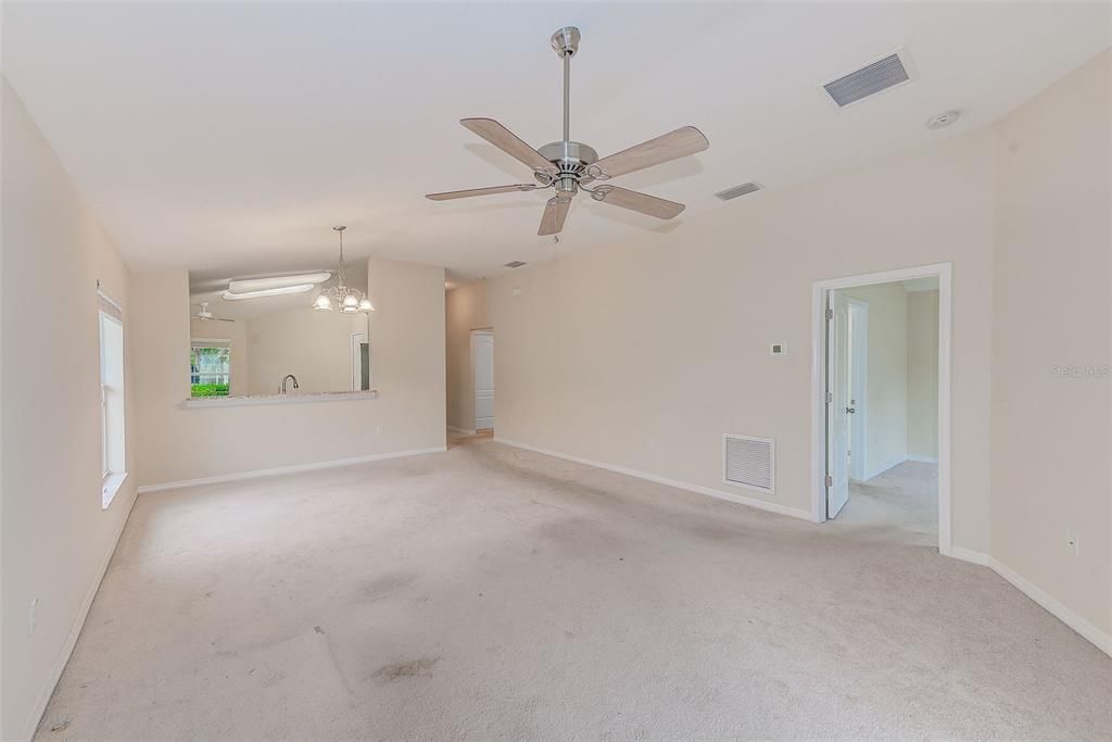 For Sale: $294,000 (3 beds, 2 baths, 1275 Square Feet)