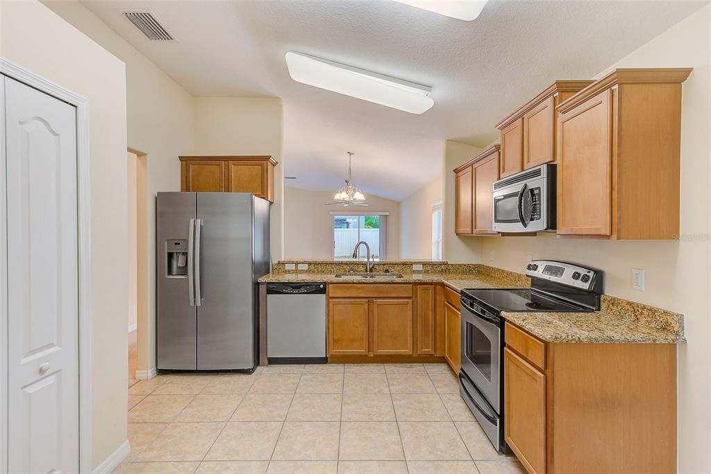 For Sale: $294,000 (3 beds, 2 baths, 1275 Square Feet)