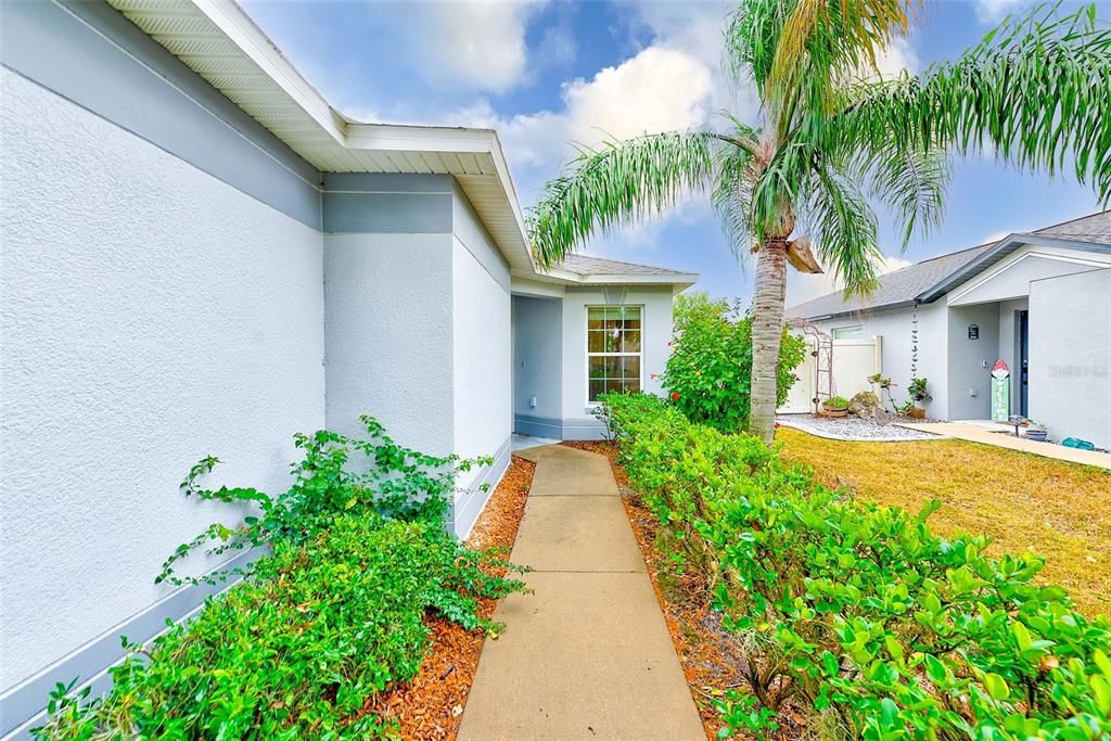 For Sale: $294,000 (3 beds, 2 baths, 1275 Square Feet)