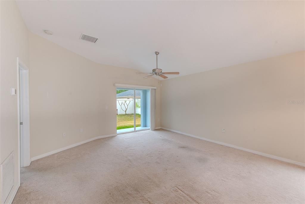 For Sale: $294,000 (3 beds, 2 baths, 1275 Square Feet)