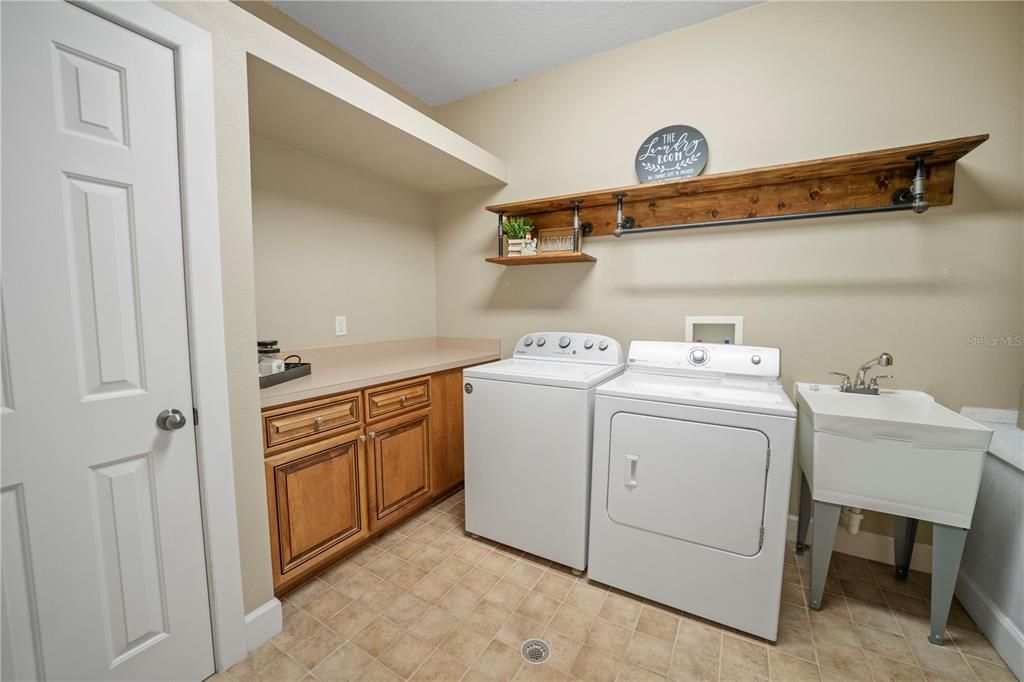 For Sale: $949,000 (3 beds, 3 baths, 2486 Square Feet)