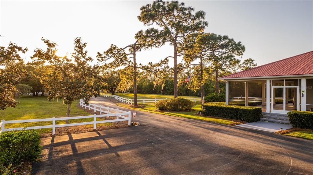 For Sale: $949,000 (3 beds, 3 baths, 2486 Square Feet)