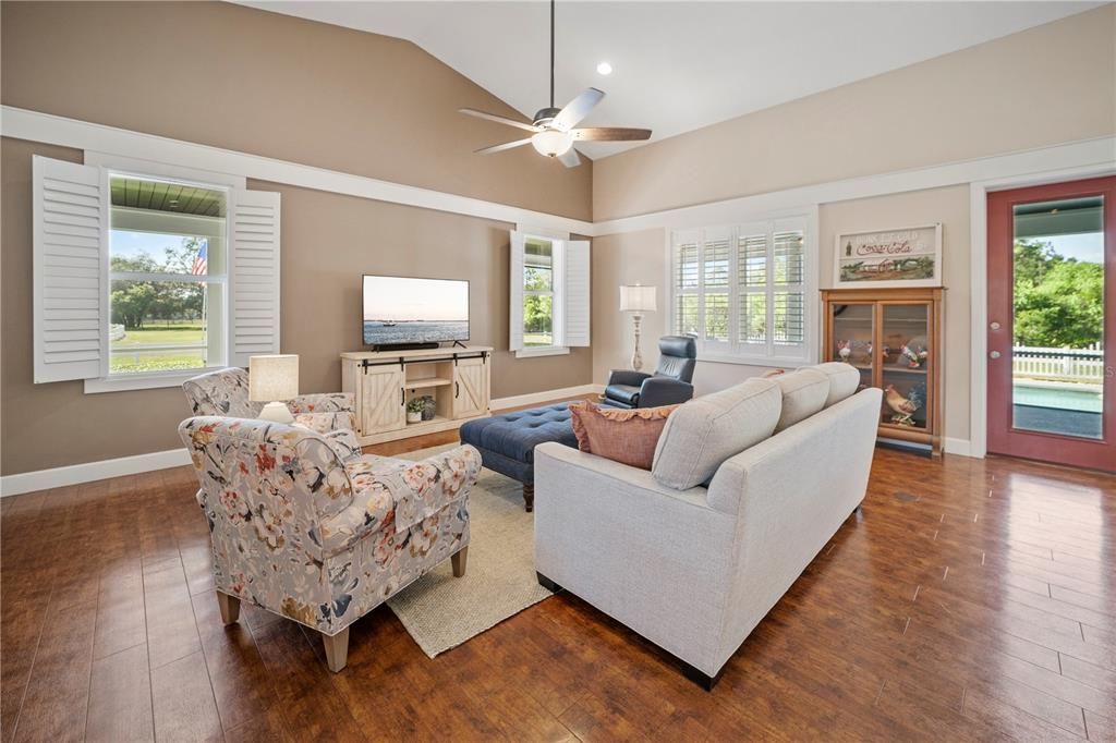 For Sale: $949,000 (3 beds, 3 baths, 2486 Square Feet)