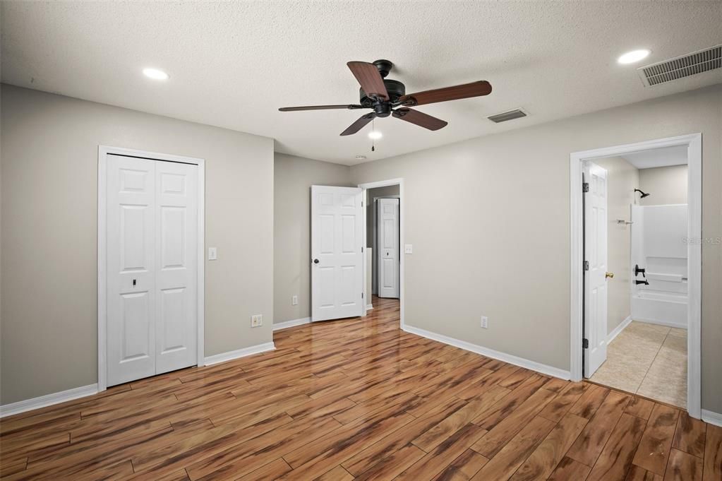 Active With Contract: $272,000 (3 beds, 2 baths, 1536 Square Feet)