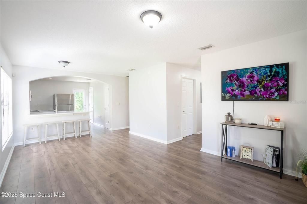 待售: $287,000 (3 贝兹, 2 浴室, 1277 平方英尺)