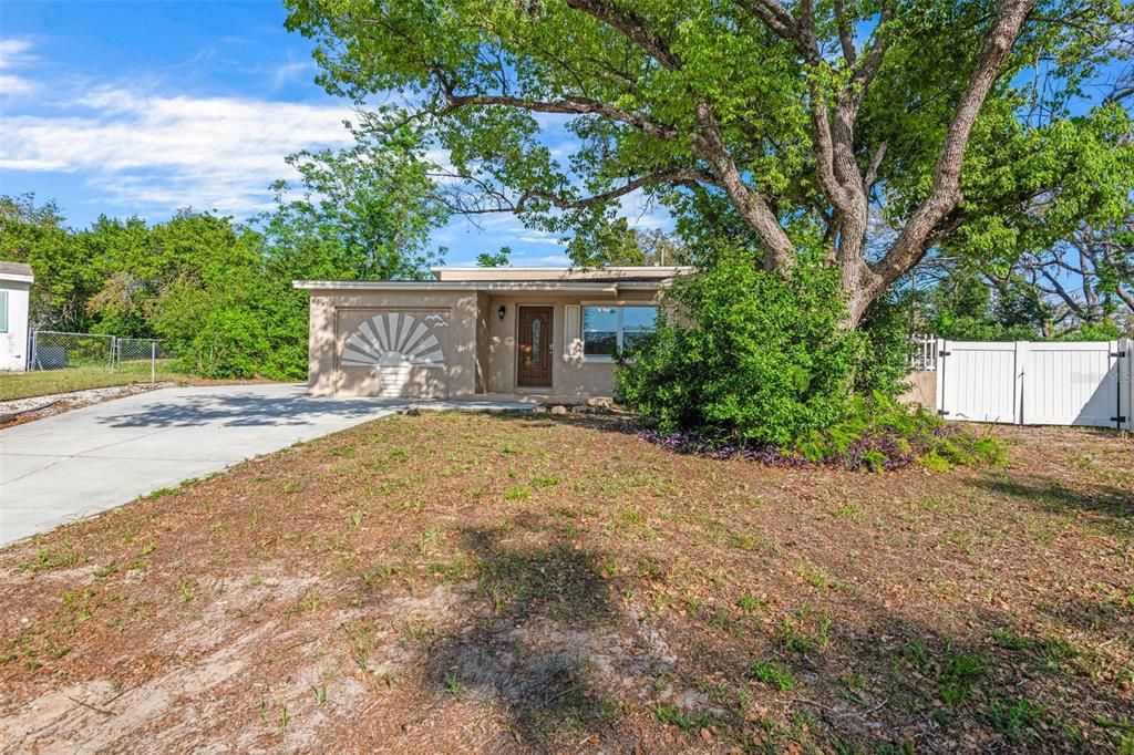 最近售出: $349,000 (4 贝兹, 2 浴室, 1759 平方英尺)