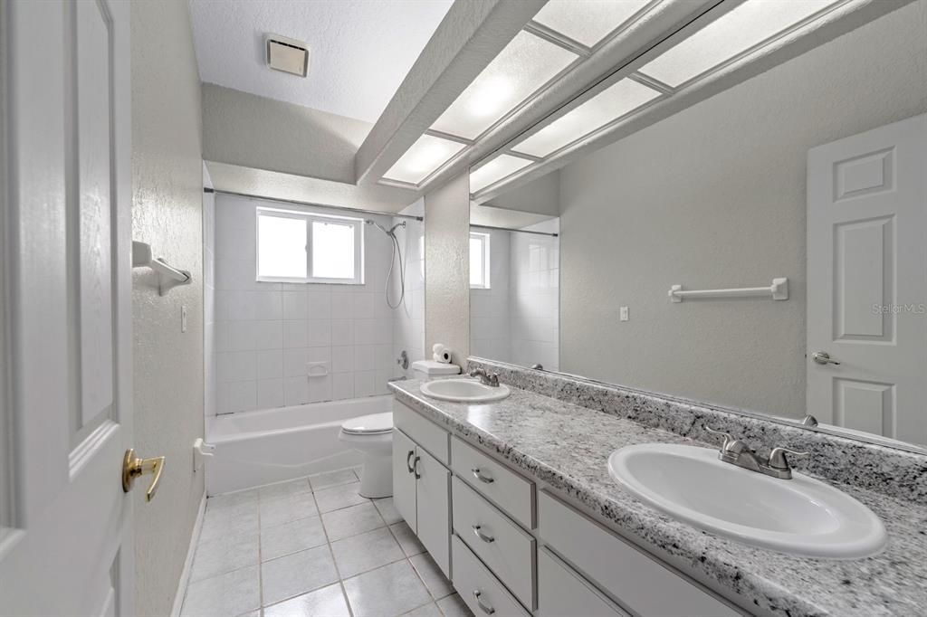 合同活跃: $499,900 (5 贝兹, 3 浴室, 2851 平方英尺)