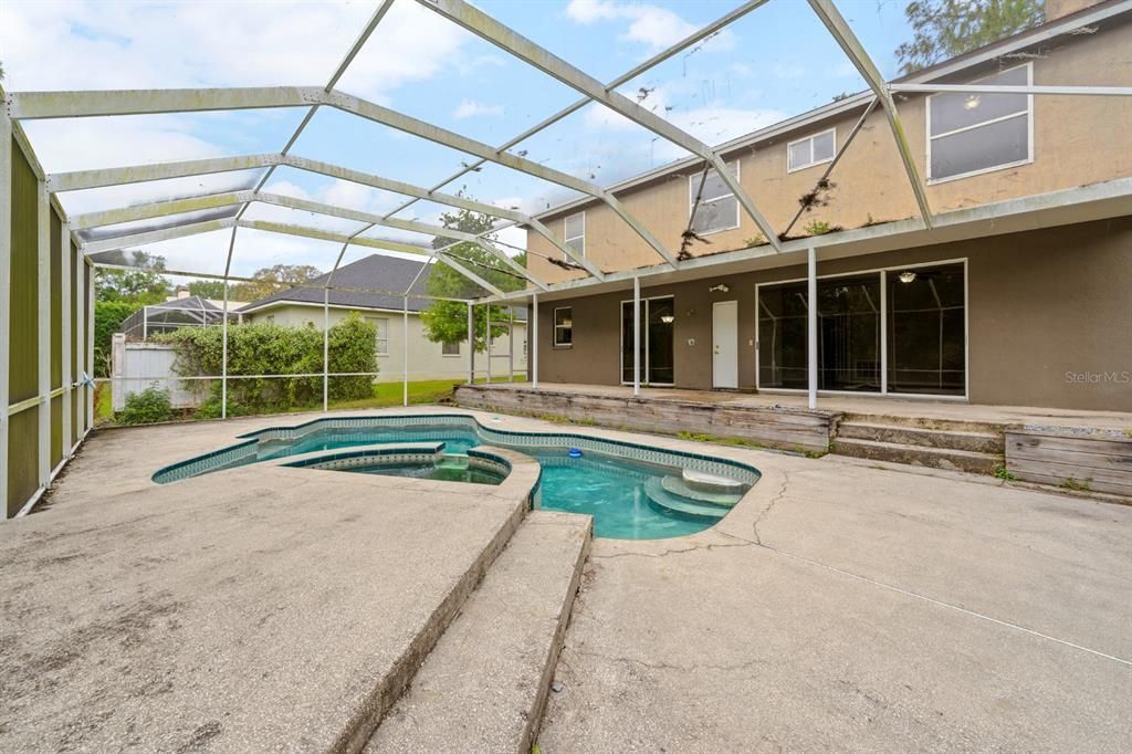 合同活跃: $499,900 (5 贝兹, 3 浴室, 2851 平方英尺)