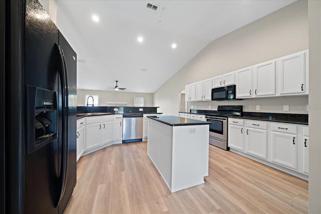 На продажу: $519,900 (4 спален, 2 ванн, 2754 Квадратных фут)