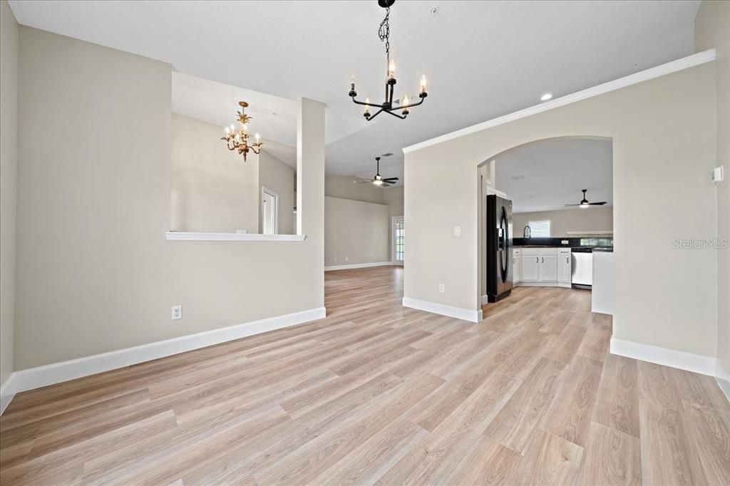 На продажу: $519,900 (4 спален, 2 ванн, 2754 Квадратных фут)