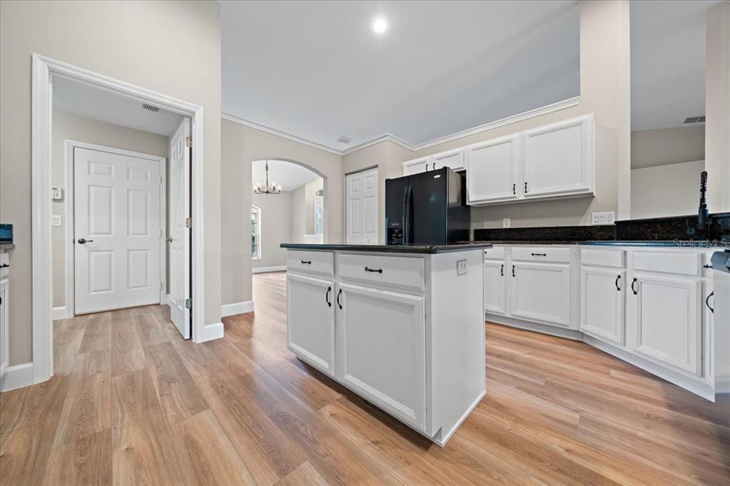 На продажу: $519,900 (4 спален, 2 ванн, 2754 Квадратных фут)