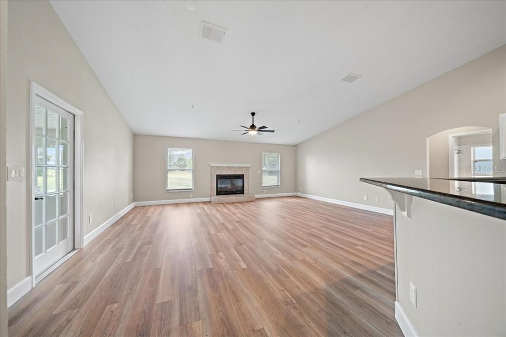 На продажу: $519,900 (4 спален, 2 ванн, 2754 Квадратных фут)