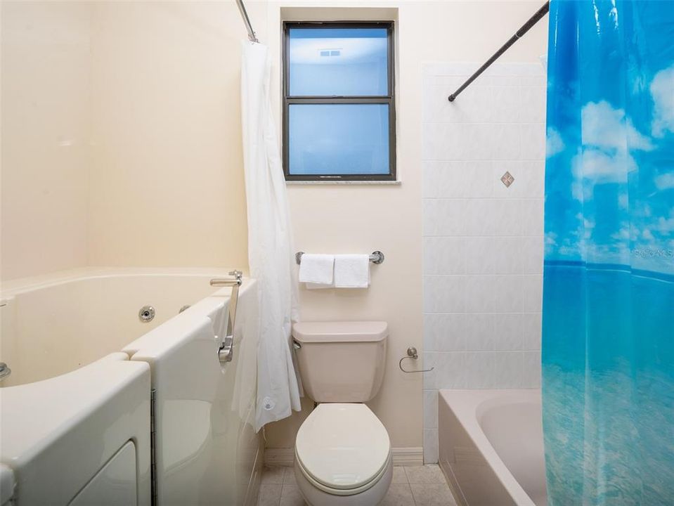 На продажу: $1,595,000 (3 спален, 2 ванн, 2453 Квадратных фут)