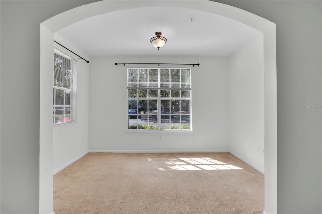 合同活跃: $1,650 (2 贝兹, 2 浴室, 1107 平方英尺)