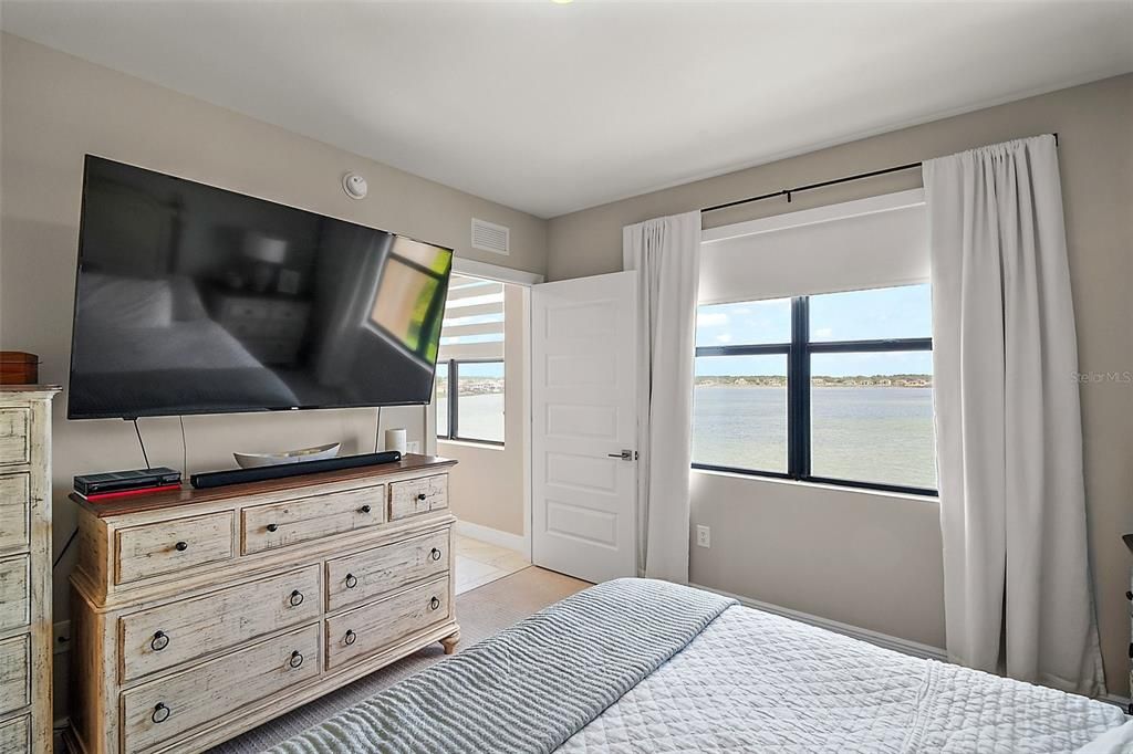 For Sale: $399,000 (3 beds, 3 baths, 1568 Square Feet)