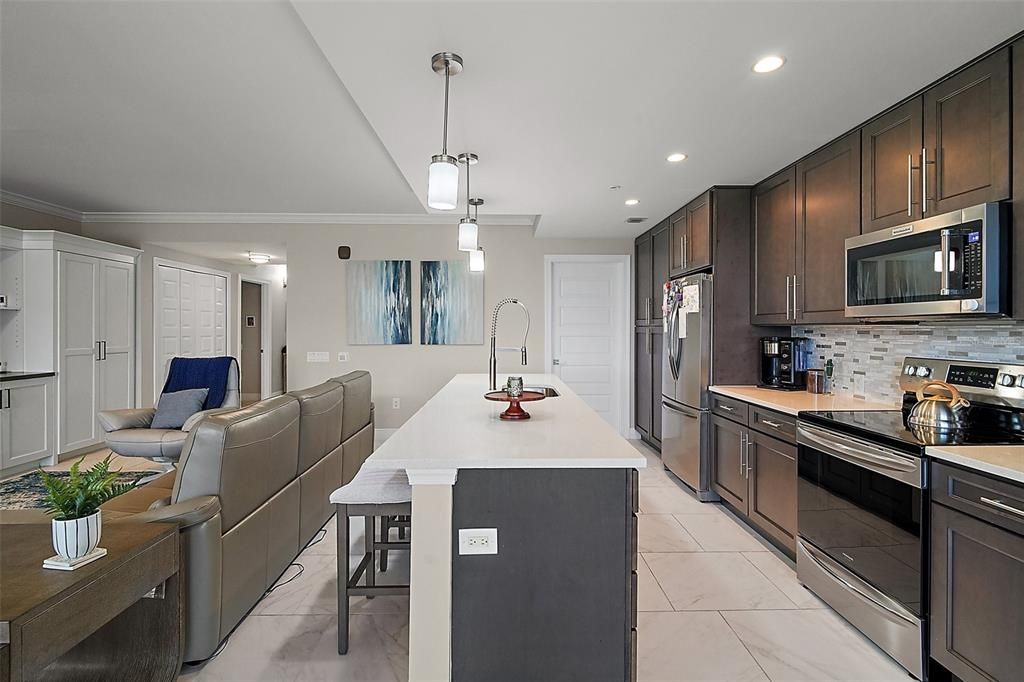 For Sale: $399,000 (3 beds, 3 baths, 1568 Square Feet)