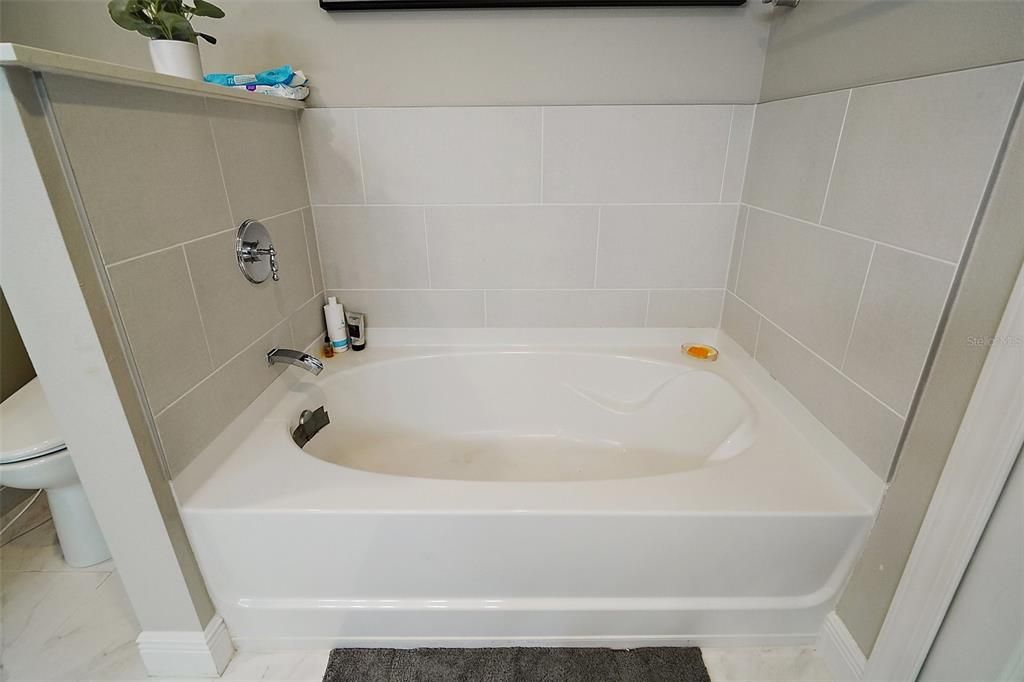 For Sale: $399,000 (3 beds, 3 baths, 1568 Square Feet)