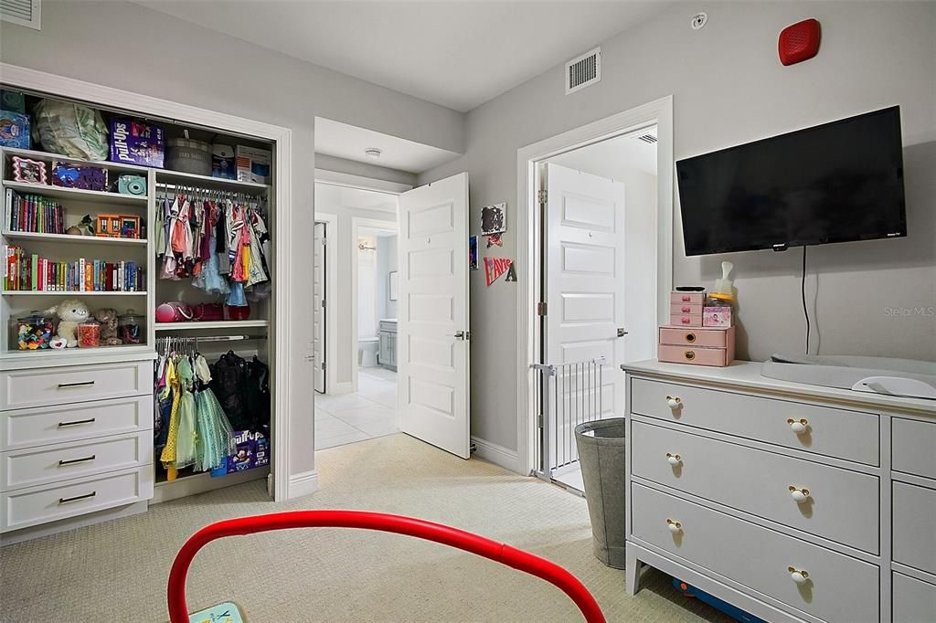 For Sale: $399,000 (3 beds, 3 baths, 1568 Square Feet)