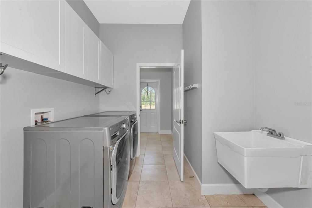 For Sale: $1,560,000 (4 beds, 3 baths, 3047 Square Feet)