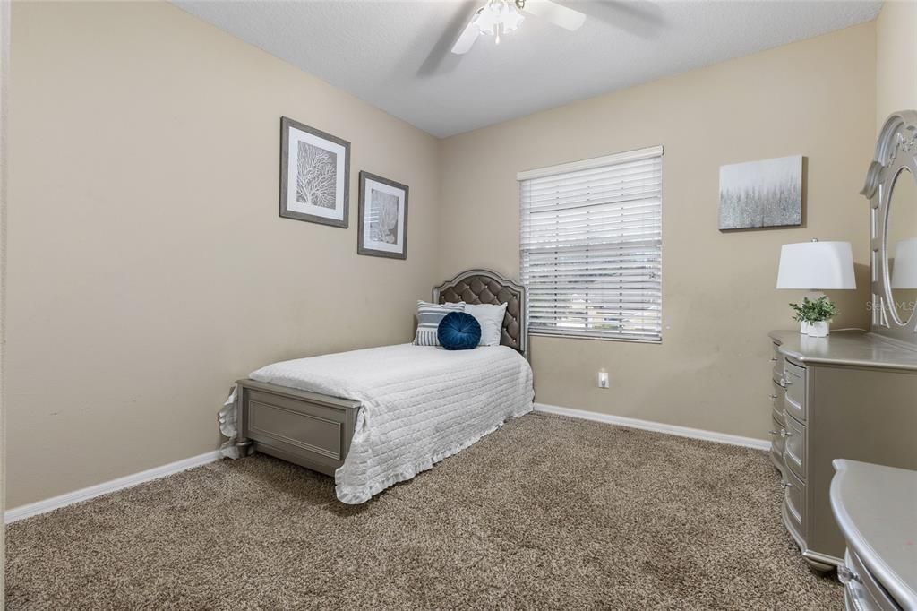 待售: $699,999 (5 贝兹, 3 浴室, 3760 平方英尺)