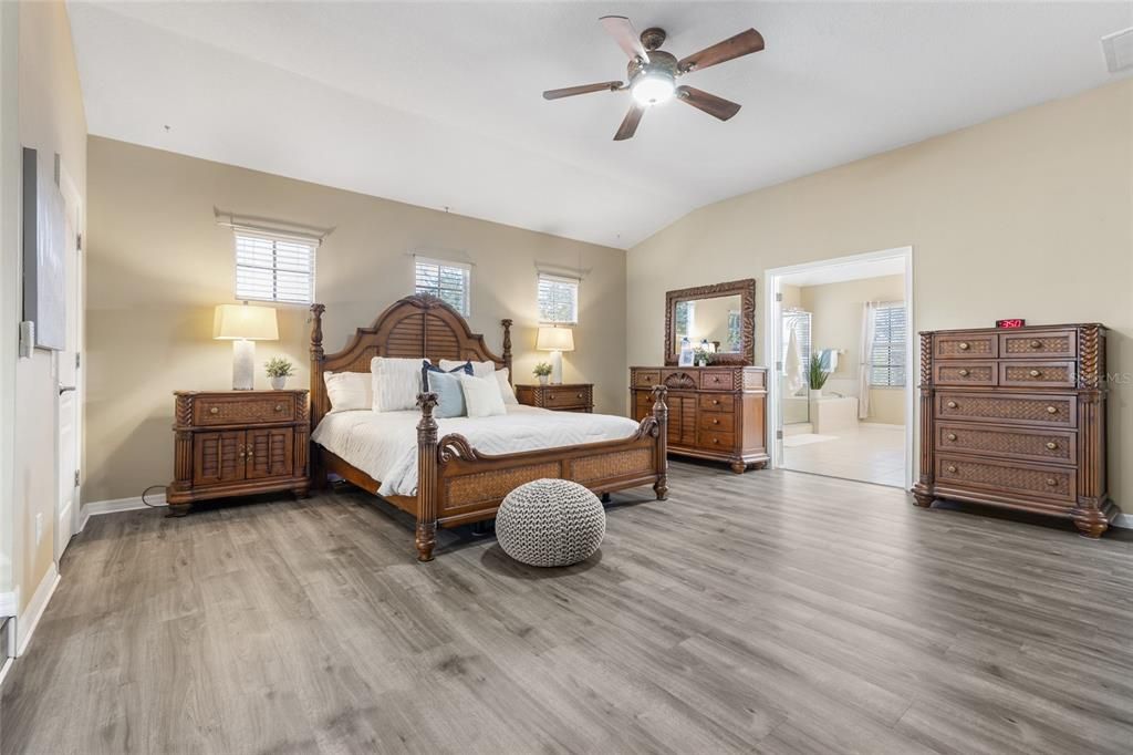 待售: $699,999 (5 贝兹, 3 浴室, 3760 平方英尺)