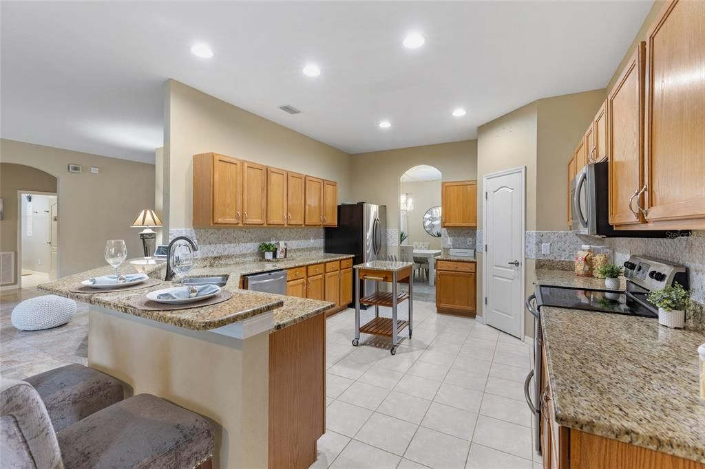 待售: $699,999 (5 贝兹, 3 浴室, 3760 平方英尺)