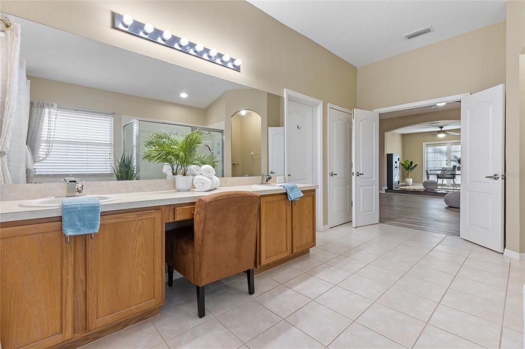 待售: $699,999 (5 贝兹, 3 浴室, 3760 平方英尺)