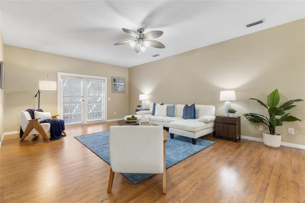 待售: $699,999 (5 贝兹, 3 浴室, 3760 平方英尺)