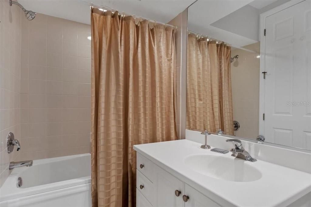 出租: $5,800 (3 贝兹, 3 浴室, 1795 平方英尺)