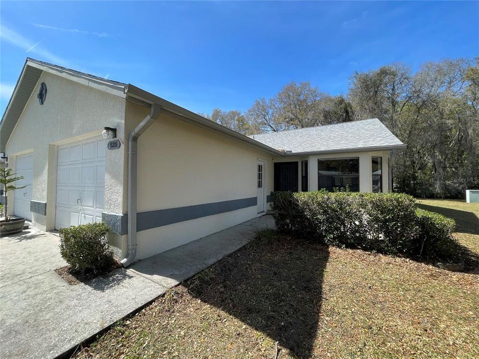 Recently Rented: $1,550 (2 beds, 2 baths, 971 Square Feet)