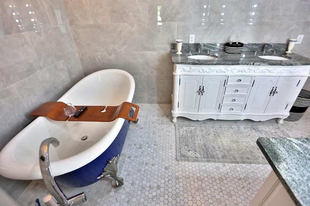 待售: $2,279,800 (4 贝兹, 3 浴室, 3794 平方英尺)