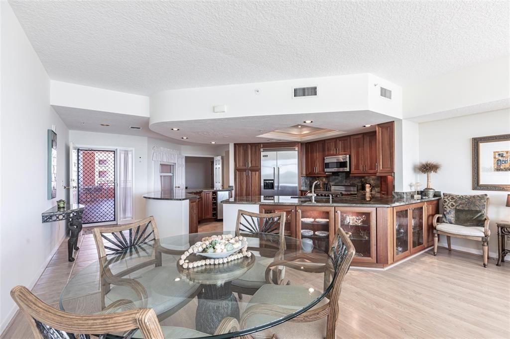 待售: $1,650,000 (3 贝兹, 2 浴室, 1726 平方英尺)