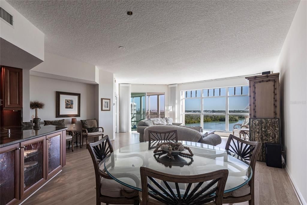 待售: $1,650,000 (3 贝兹, 2 浴室, 1726 平方英尺)