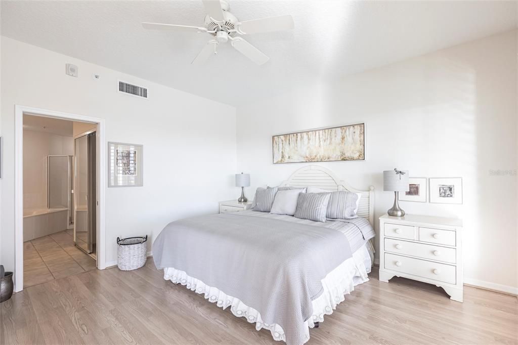 待售: $1,650,000 (3 贝兹, 2 浴室, 1726 平方英尺)