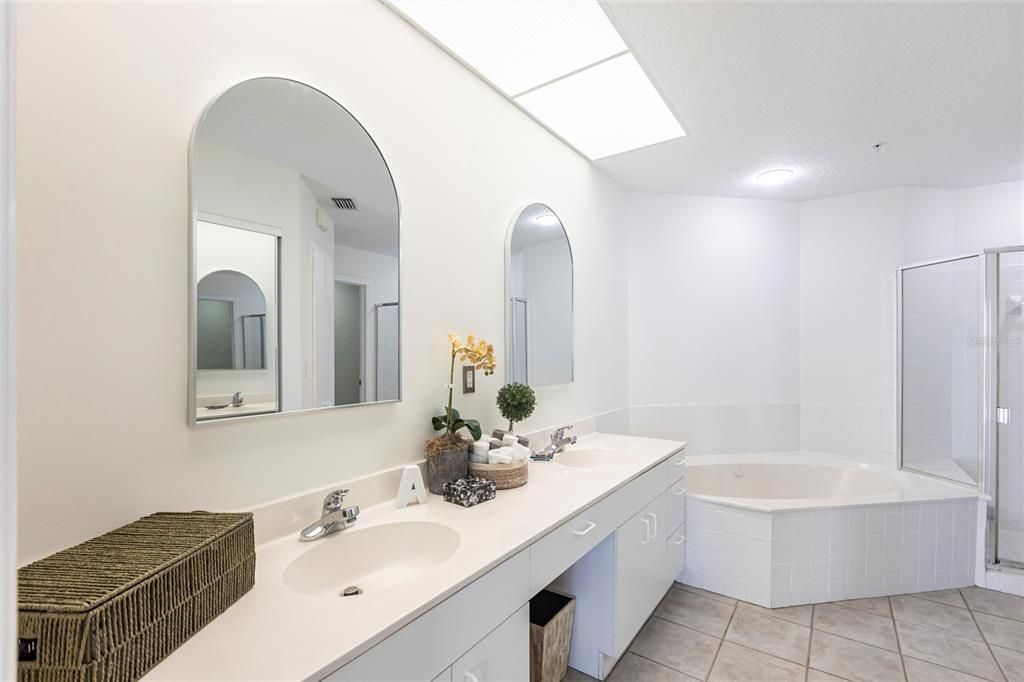 待售: $1,650,000 (3 贝兹, 2 浴室, 1726 平方英尺)