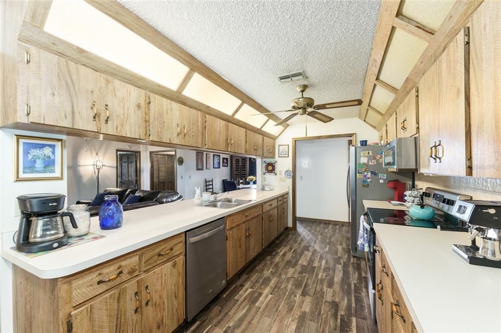 На продажу: $522,900 (3 спален, 2 ванн, 1872 Квадратных фут)