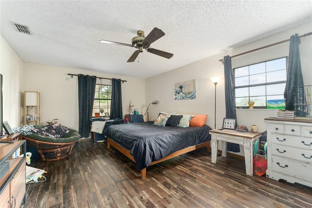 На продажу: $522,900 (3 спален, 2 ванн, 1872 Квадратных фут)