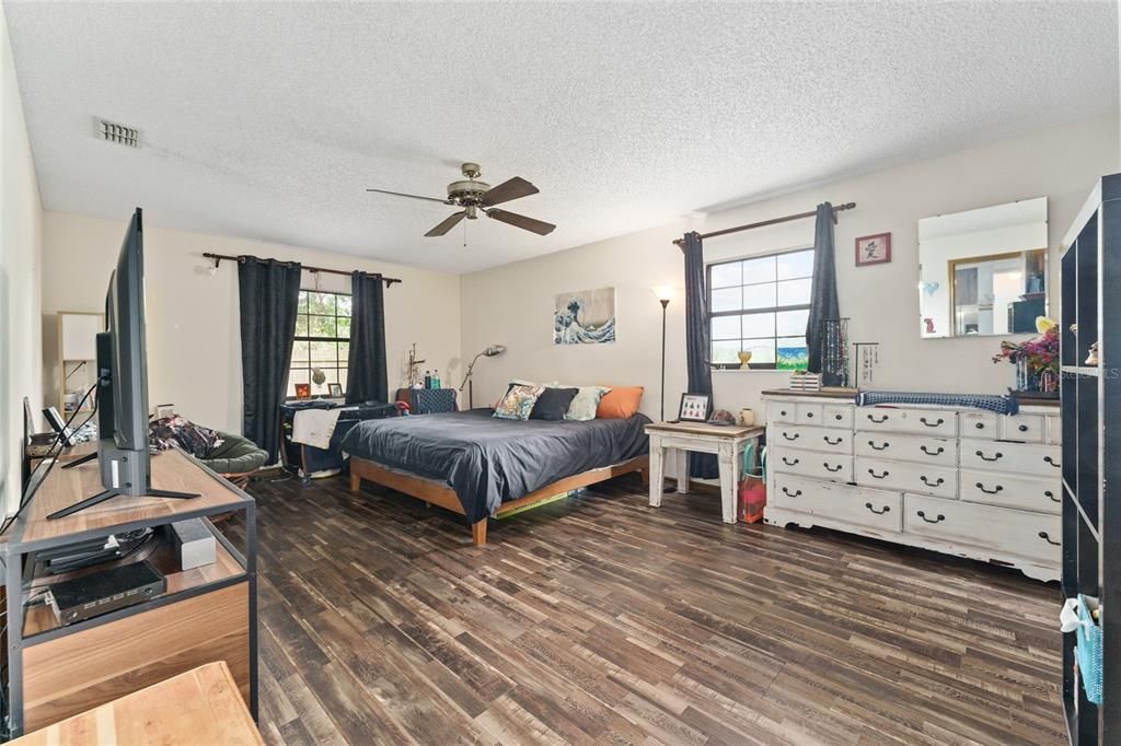 На продажу: $522,900 (3 спален, 2 ванн, 1872 Квадратных фут)