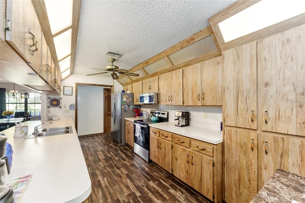 На продажу: $522,900 (3 спален, 2 ванн, 1872 Квадратных фут)