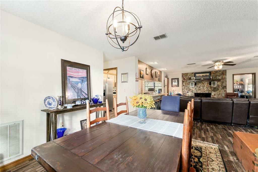 На продажу: $522,900 (3 спален, 2 ванн, 1872 Квадратных фут)