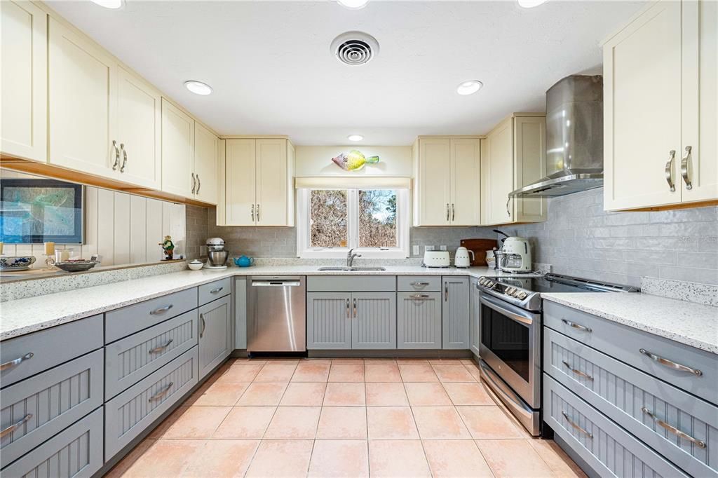 Active With Contract: $4,400,000 (4 beds, 4 baths, 3632 Square Feet)