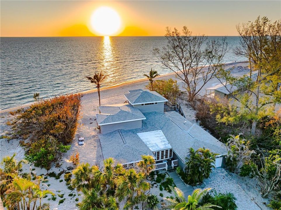 Active With Contract: $4,400,000 (4 beds, 4 baths, 3632 Square Feet)