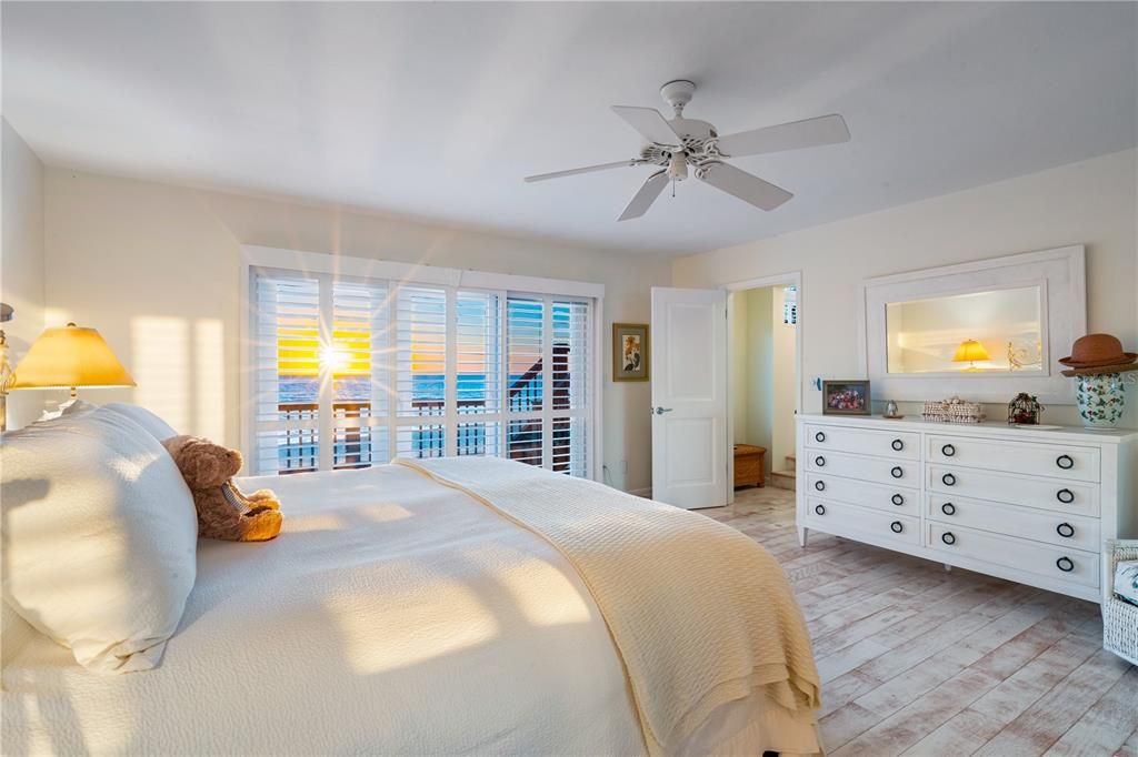 Active With Contract: $4,400,000 (4 beds, 4 baths, 3632 Square Feet)