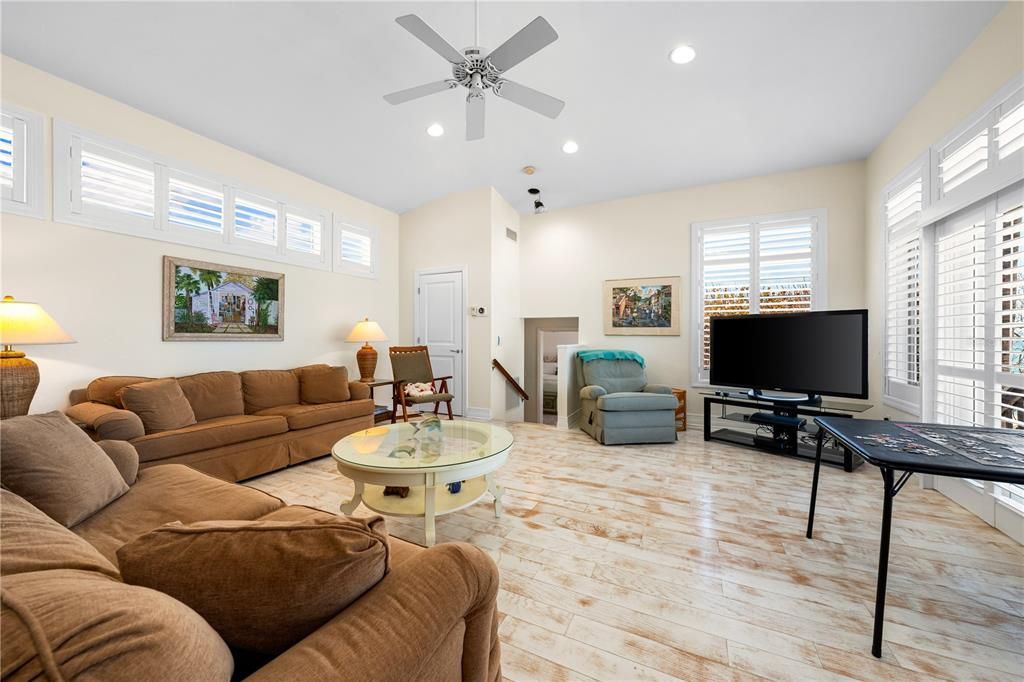 Active With Contract: $4,400,000 (4 beds, 4 baths, 3632 Square Feet)