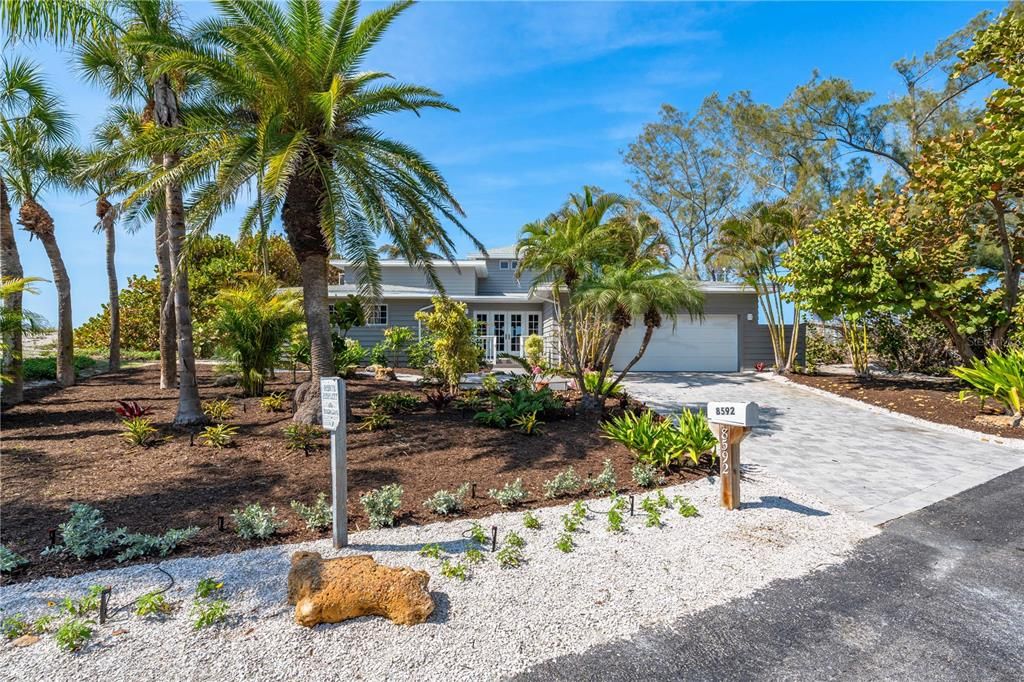 Active With Contract: $4,400,000 (4 beds, 4 baths, 3632 Square Feet)